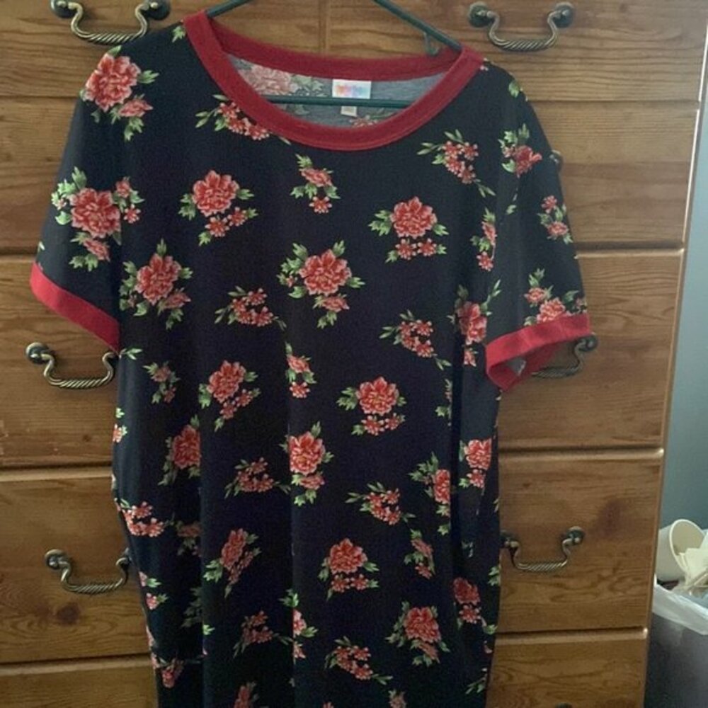 Lularoe T-shirt short sleeved